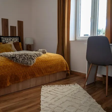 וילה Stone House With Jacuzzi 