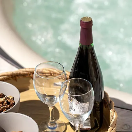 빌라 Stone House With Jacuzzi 