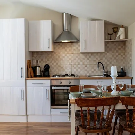 Stone House With Jacuzzi 