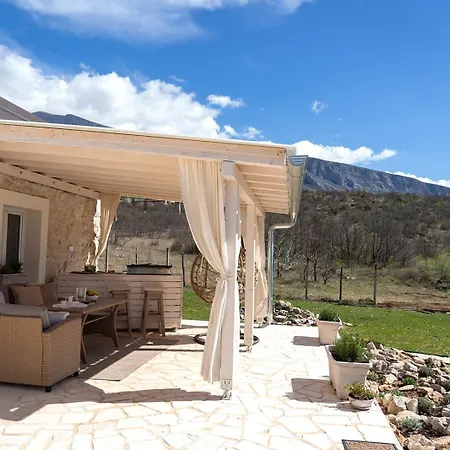Stone House With Jacuzzi 