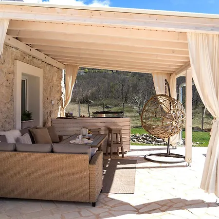 Stone House With Jacuzzi 