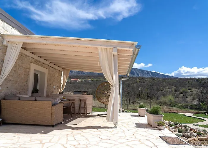 Stone House With Jacuzzi 