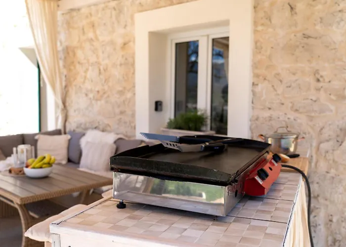 Stone House With Jacuzzi 