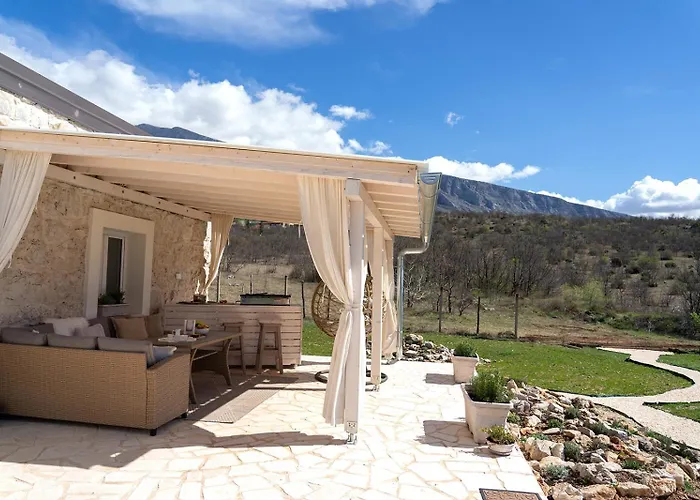 Stone House With Jacuzzi 