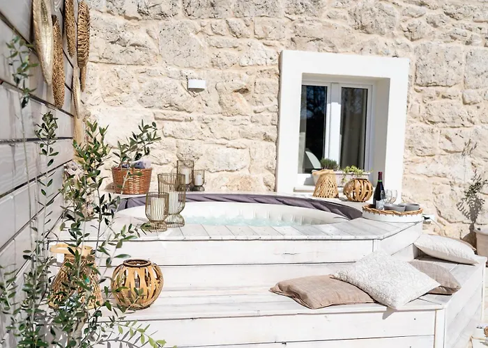 וילה Stone House With Jacuzzi 