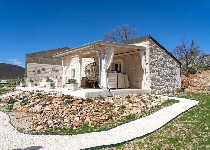 Stone House With Jacuzzi 