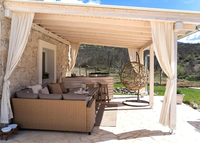 Stone House With Jacuzzi 