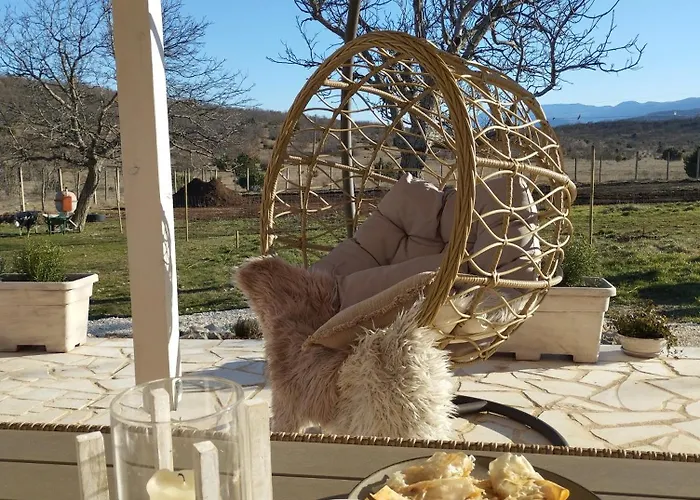 Stone House With Jacuzzi 